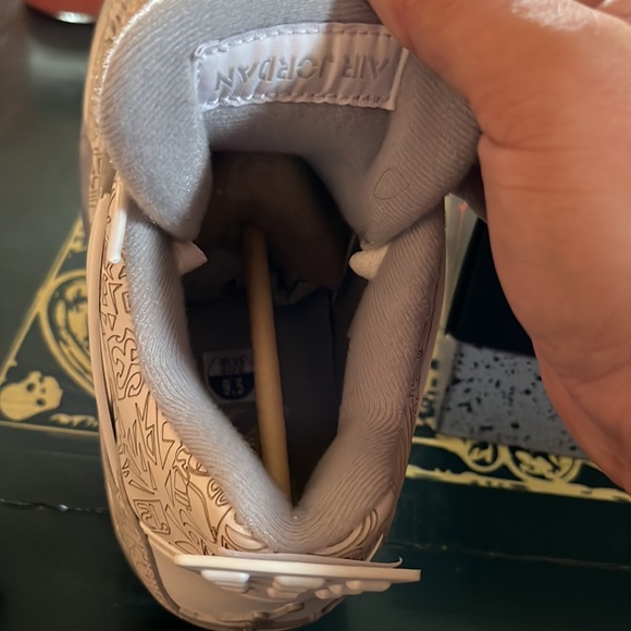 Athletic_Shoes